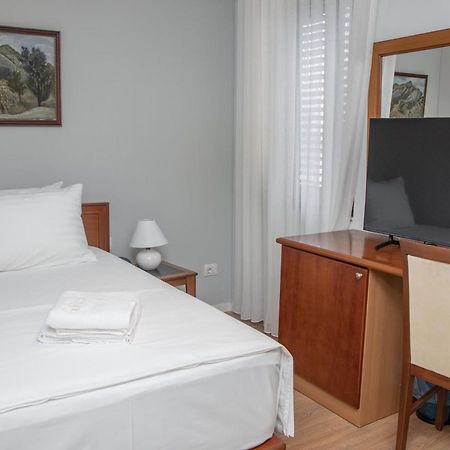 Arber Hotel Тирана Екстериор снимка